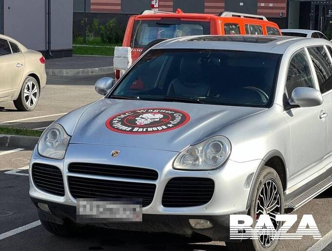   Porsche         uqiquqiqheiqatf