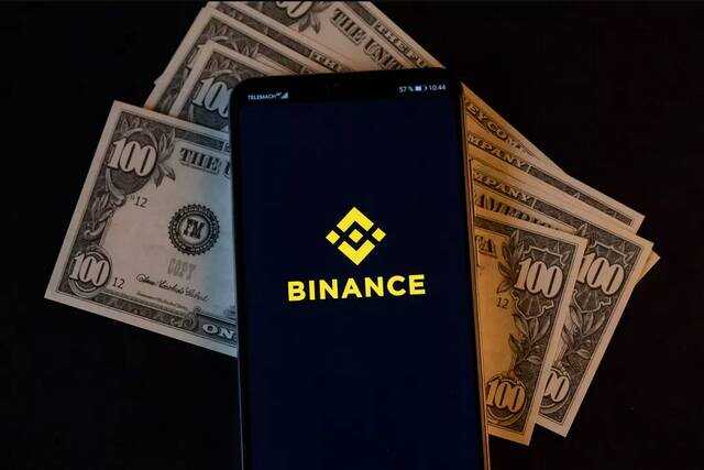      Binance  $2,4 .   